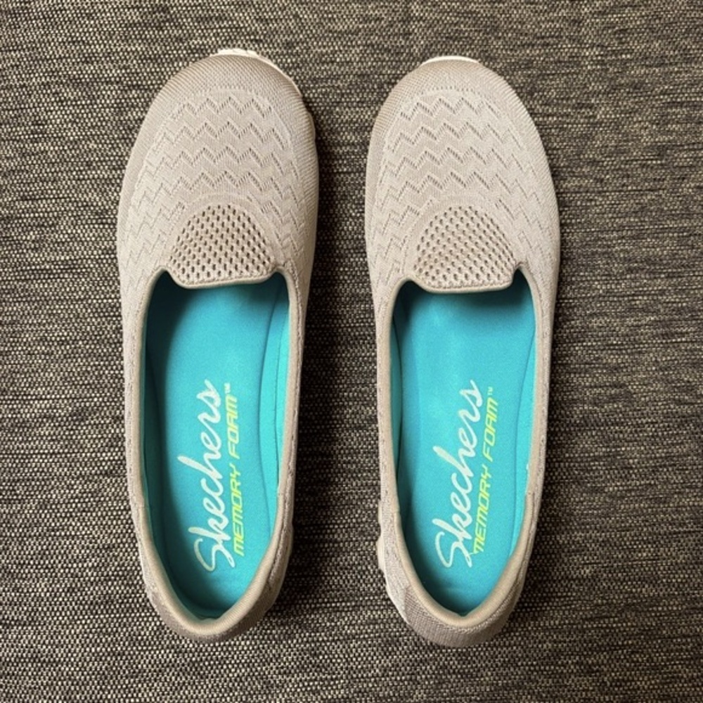 EUC Skechers Size 8.5